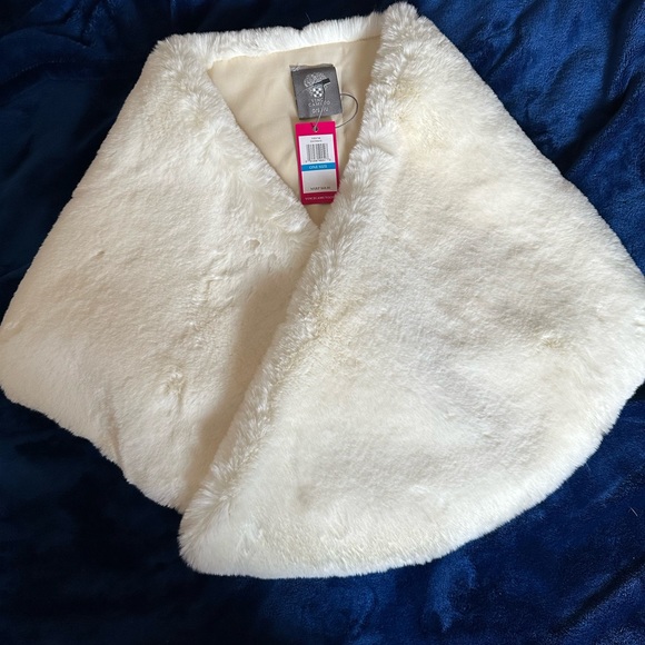 Vince Camuto Cape - Picture 2 of 5